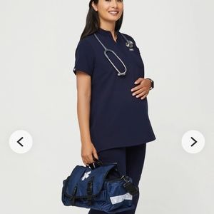 FIGS maternity set (M)